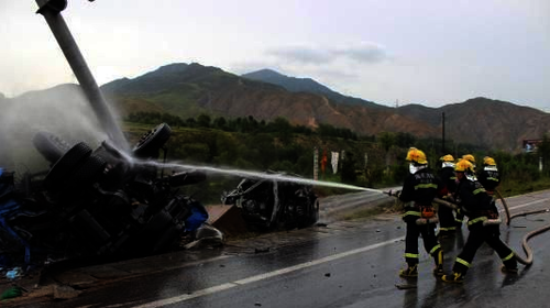 青海5車相撞7人遇難事故