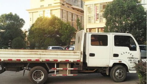 駕駛盲區(qū)：開貨車碾死15個月寶寶卻渾然不知 1