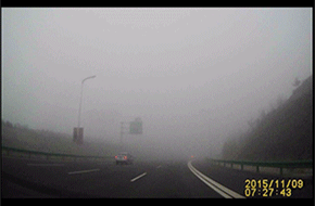 霧霾天行車警惕前方交通事故 3