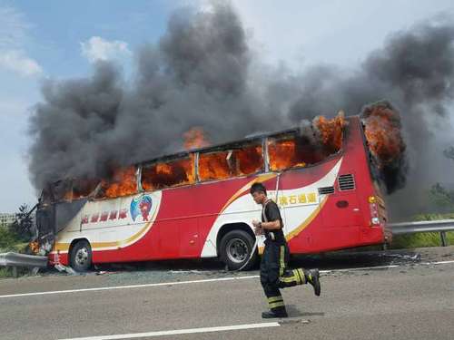 客運(yùn)車起火事故頻發(fā) 該如何正確逃生？