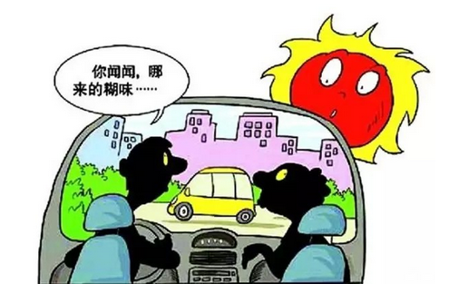 冷汗！女司機(jī)開車提速難 還有焦糊味 